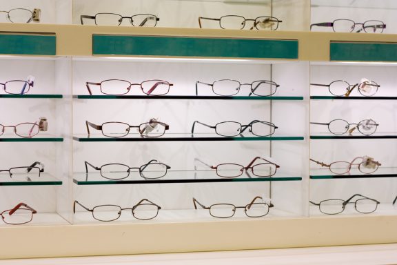 Etui, Landstraße, modisch, Brille, Dr. Gumpelmayer Augenoptik GmbH, Optiker, Augenoptik, sehen Sonnenbrille, Kontaktlinse, Optik, Sehtest, Sehhilfen, kontaktlinsenbehälter